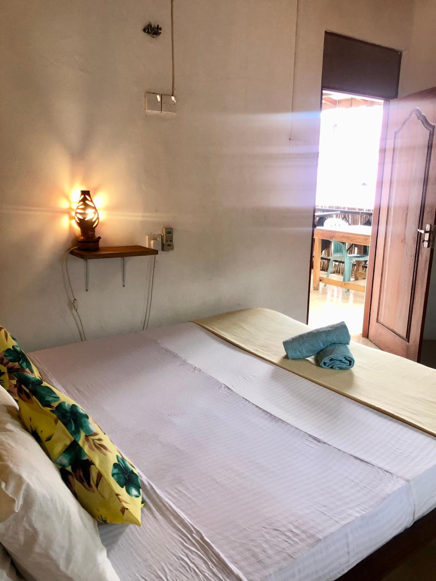Happyshack Hostel Мирисса Экстерьер фото